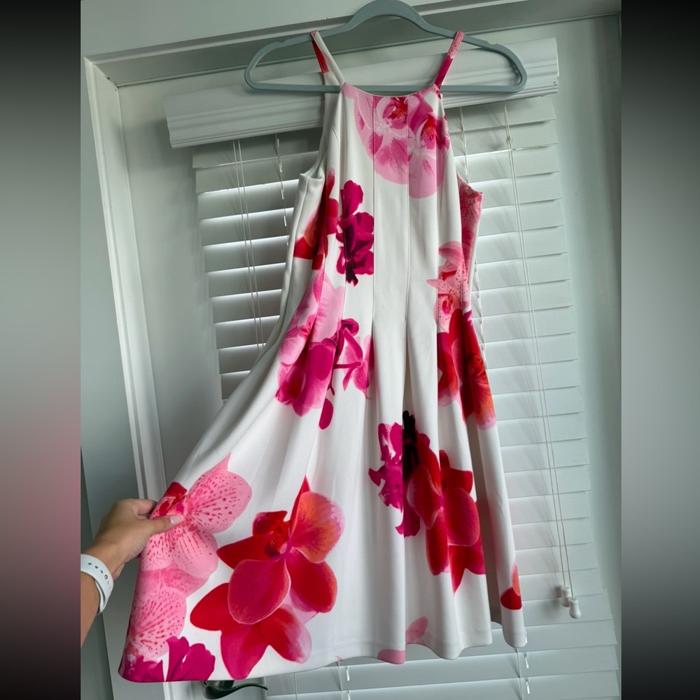Calvin Klein floral sleeveless pleaded dress size 4 with pockets!